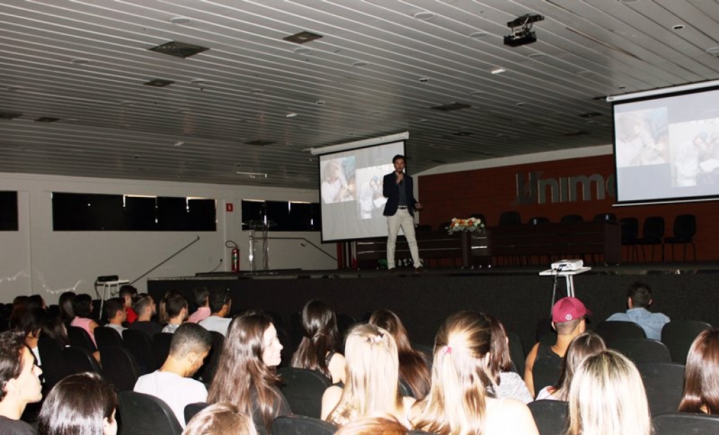 Semana de Odonto recebeiu palestra de ex-aluno na terça – Divuçlgação