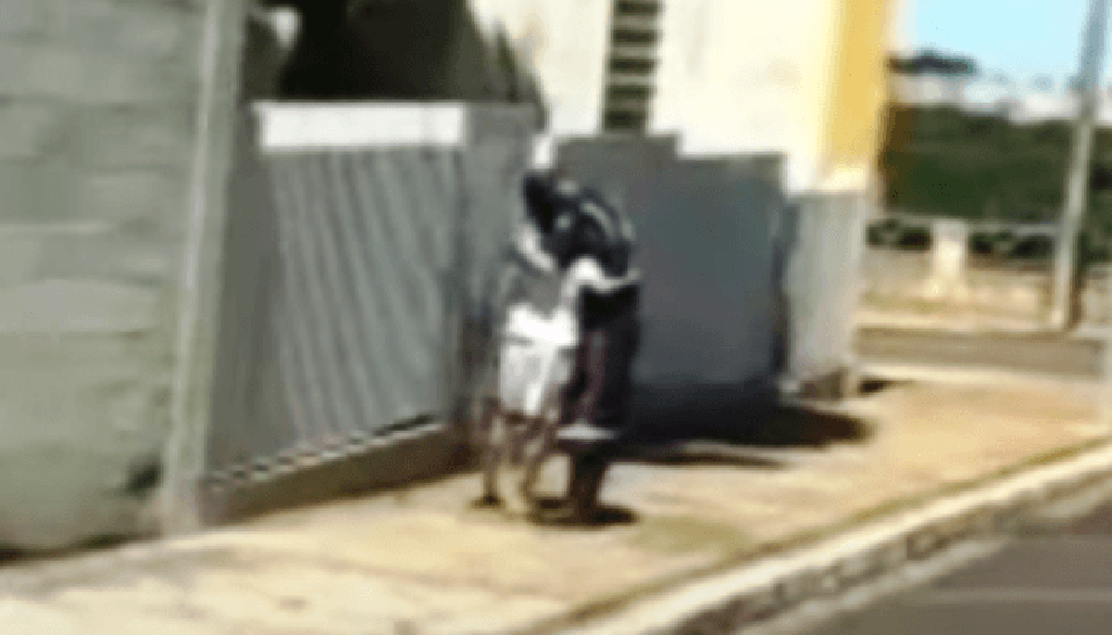 Vídeo – Equipe do Samu Pompéia caminha para atender mulher que recusou ambulância
