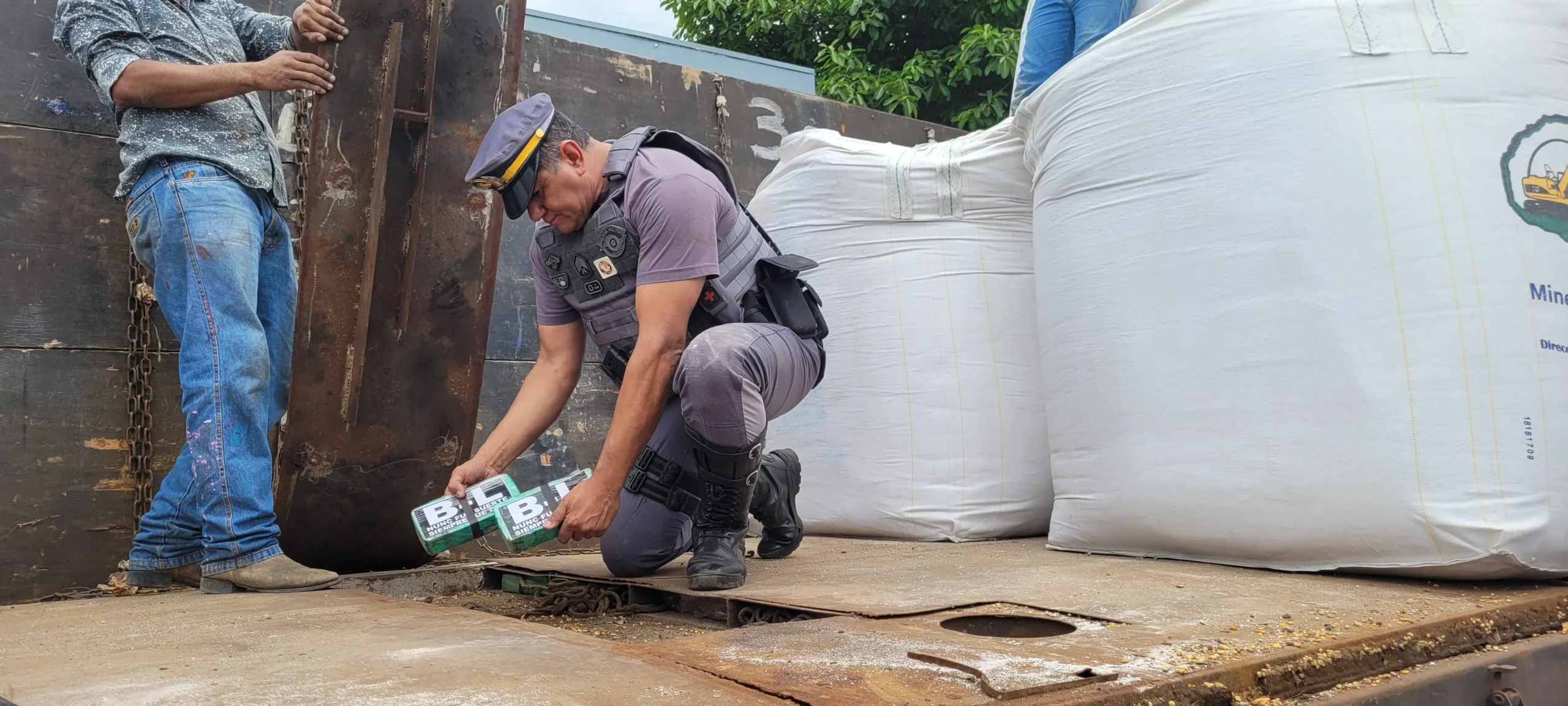 Polícia rodoviária apreende 272kg de cocaína e crack em Tupã