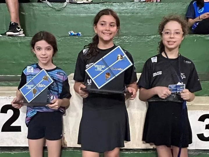 Júlia, Gabriela e Ana, atletas de Marília na competição