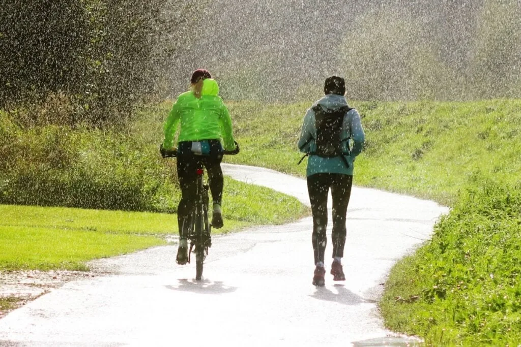 6 dicas para pedalar com segurança na chuva