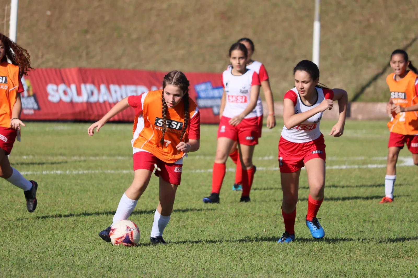 Futebol feminino ganha novas turmas com atividade no Sesi Marília