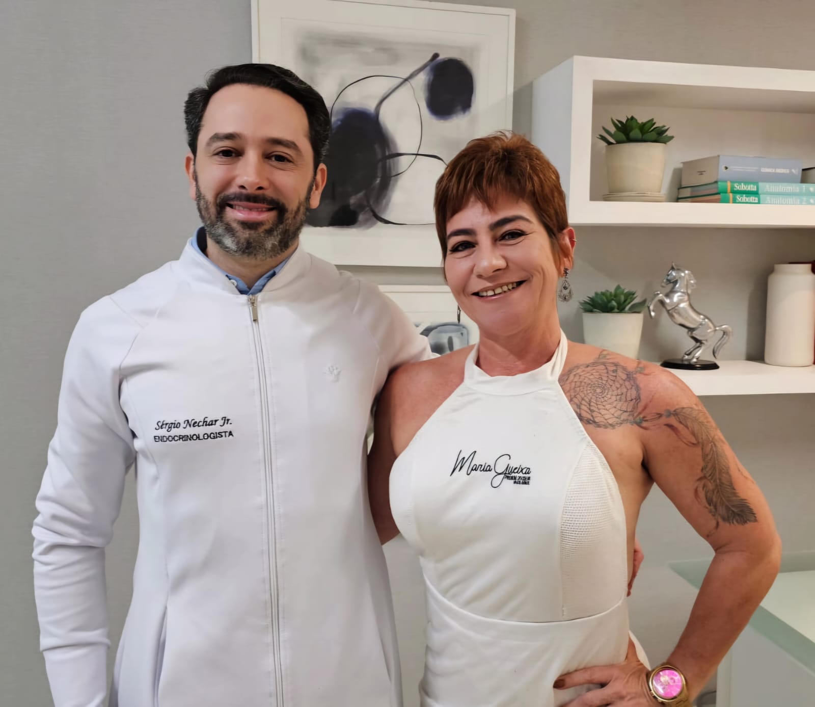 Médico Sérgio Nechar Júnior com a apresentadora Alê Custódio