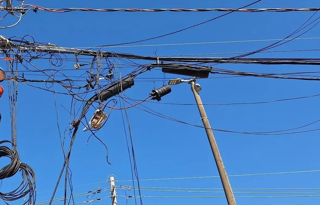 Cresce número de notificações por cabos soltos em ruas de Marília