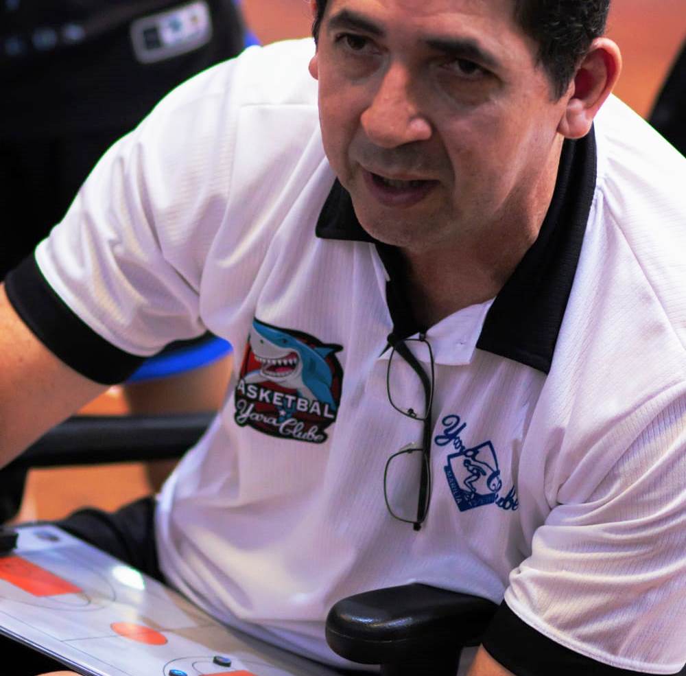 Técnico Marcelo Evangelista coordena treinos com seletiva e atletas de outros estados
