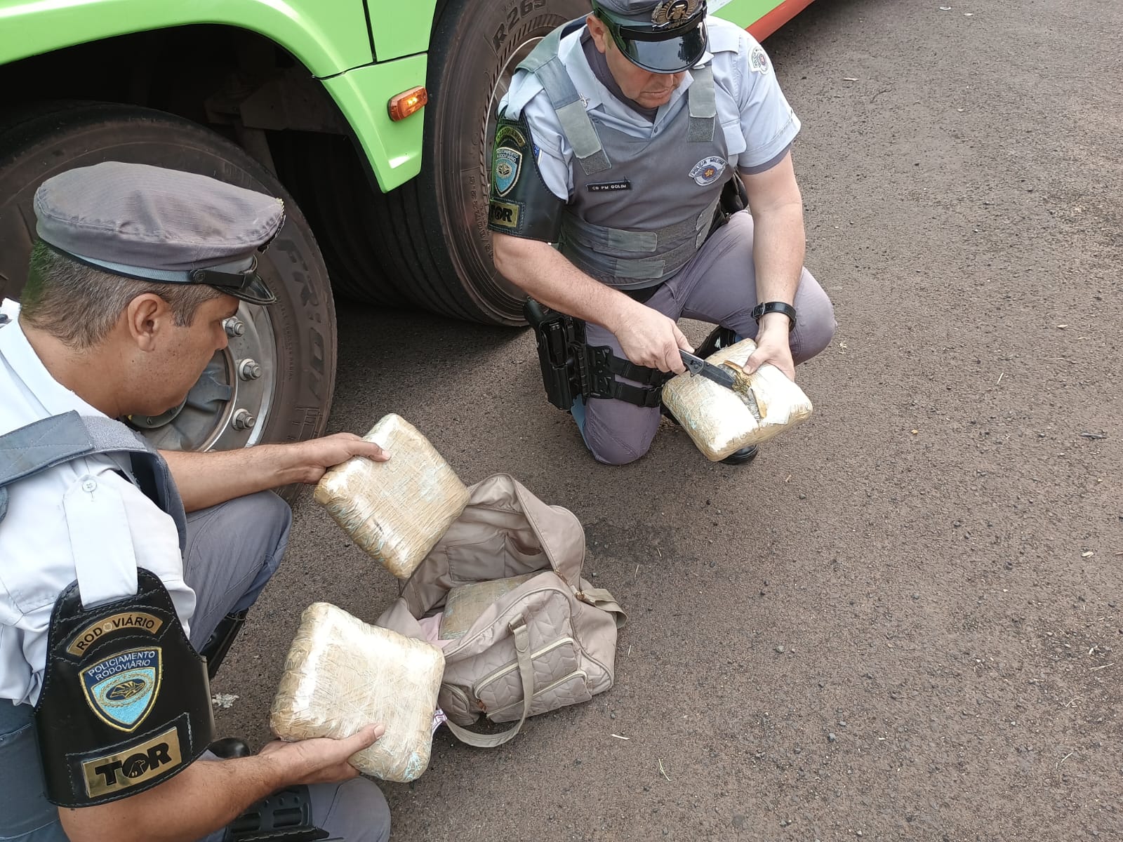 Boliviana flagrada com skunk em ônibus é presa em Assis