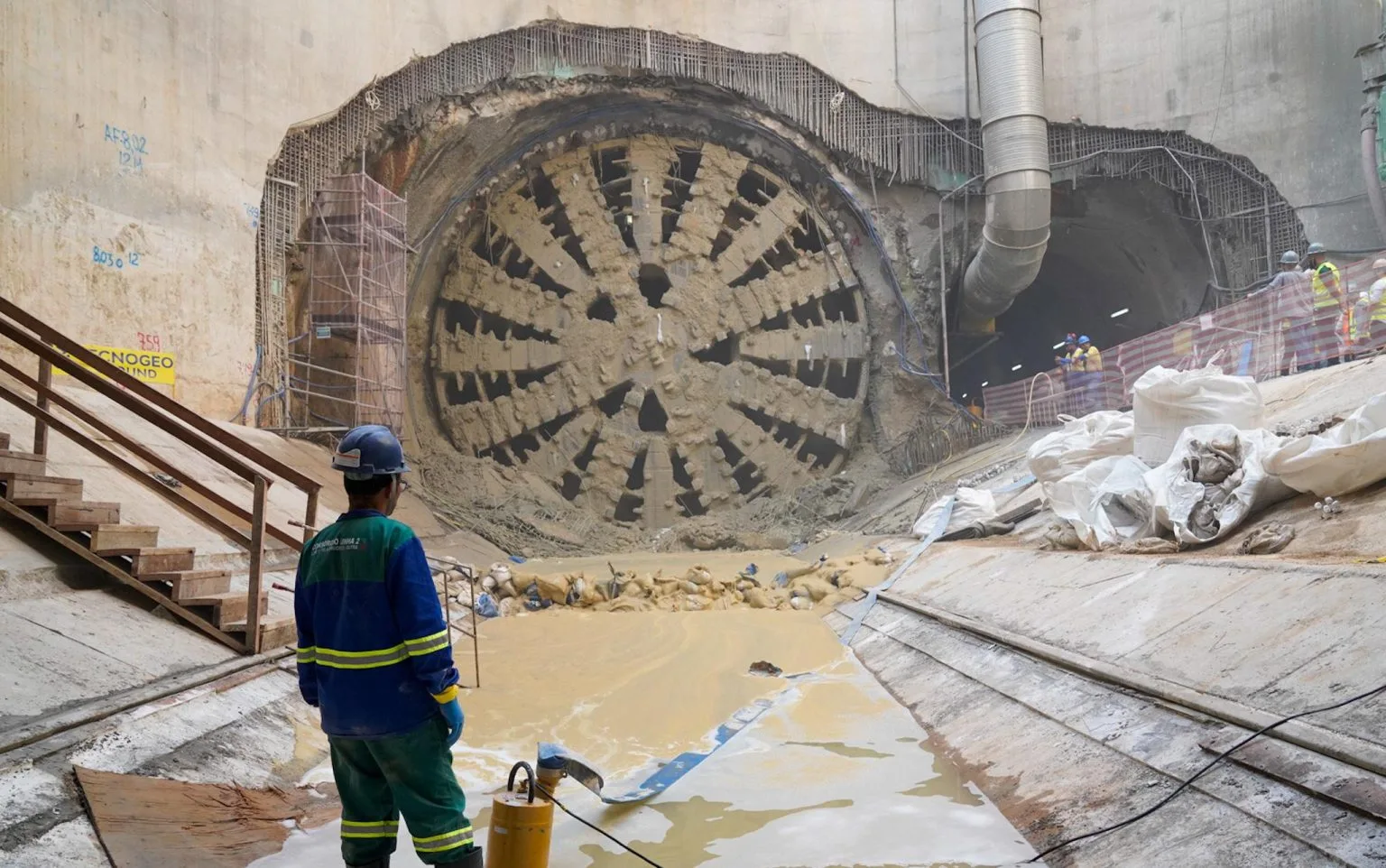 Obra no metrô - capital e grande SP projetam mais investimentos