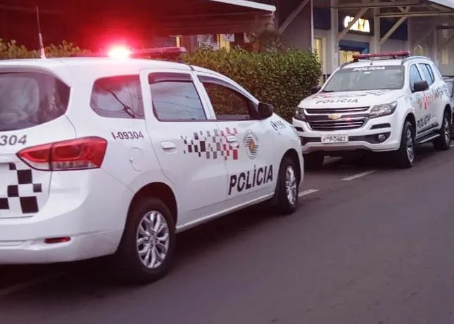 Dupla com arma assalta lotérica em Pompéia