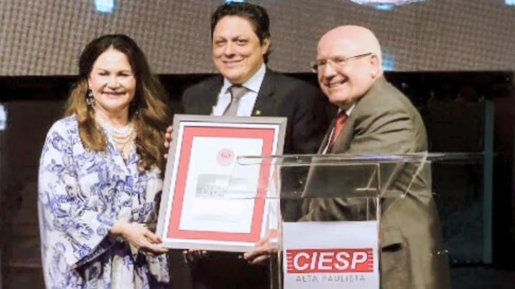 Diretoria da Acim recebe homenagem durante evento do Ciesp