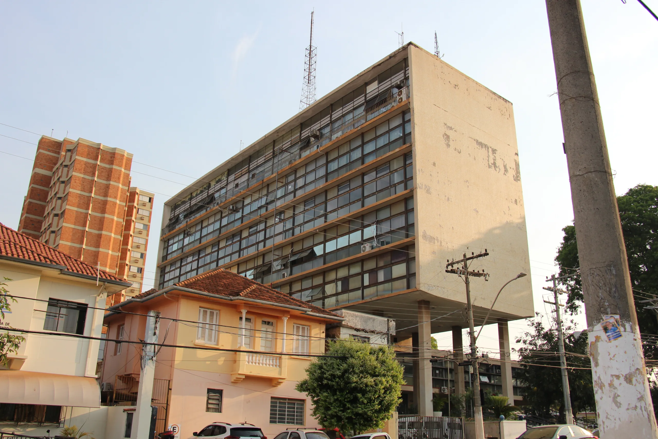 Paço municipal, centro de gastos milionários em Marília