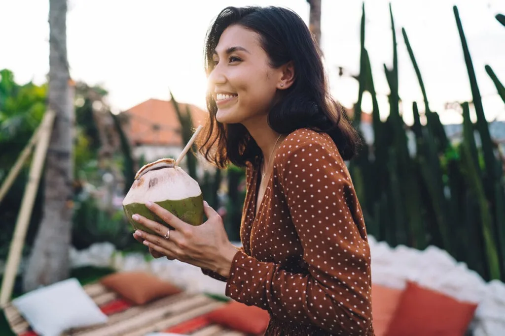 Conheça os benefícios da água de coco para a saúde