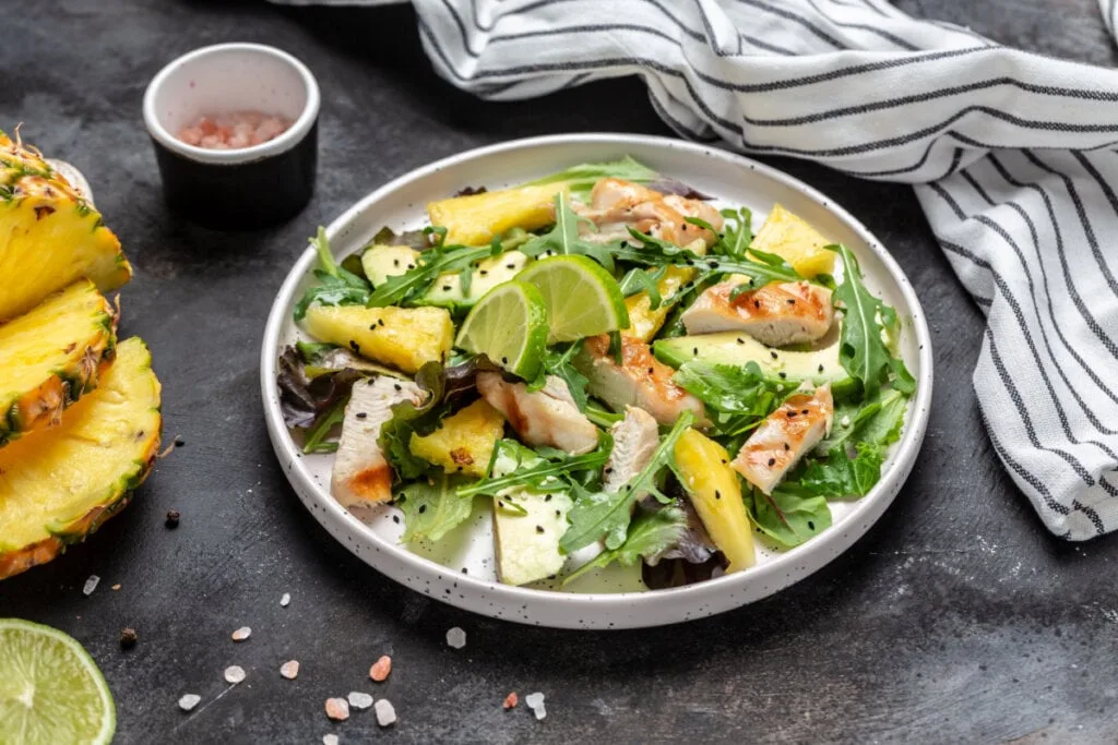 7 receitas de saladas detox para o jantar