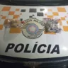 Trio com drogas foge, bate em carro da PM e acaba preso