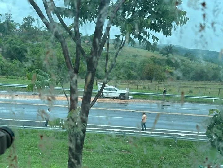 Acidente em momento de chuva na SP-294