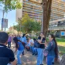 Protesto de merendeiras no centro de Marília cobra salários