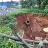 Erosão ameaça avenida em Marília