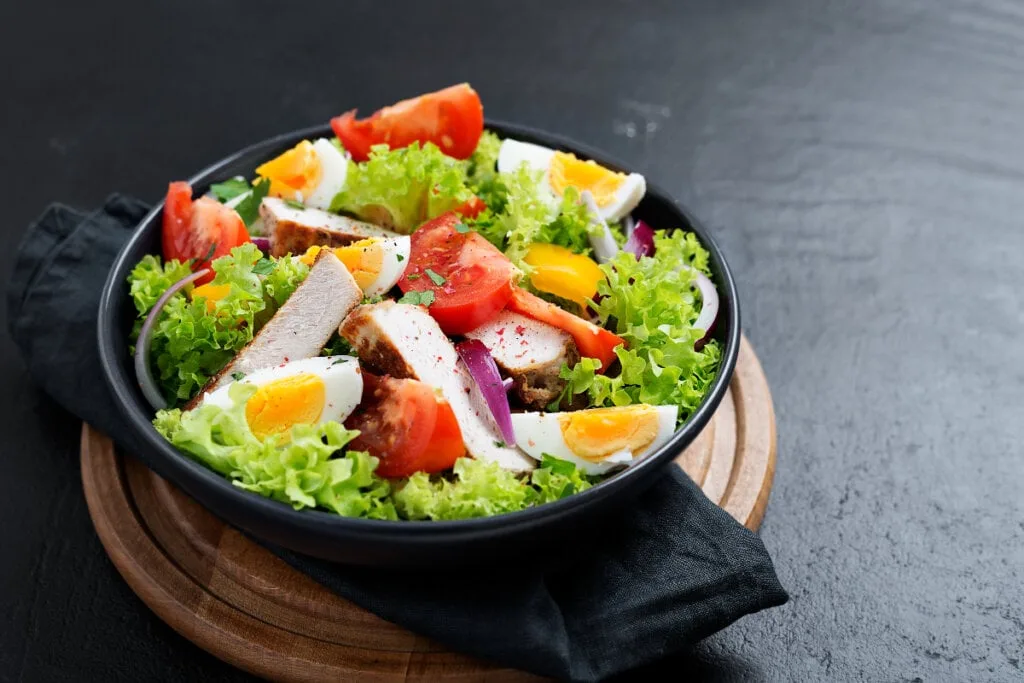 7 saladas fit para ajudar a emagrecer