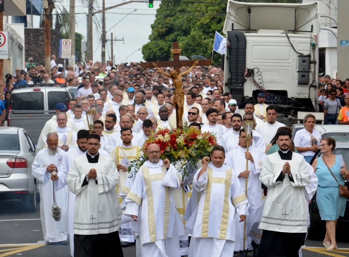 Diocese abre Ano Jubilar com multidão nas ruas de Marília