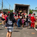 Voluntários levam presentes a bairros e envolvem famílias em Marília