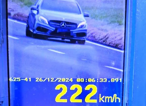 Polícia Rodoviária flagra veículo a 222km/h na região de Marília