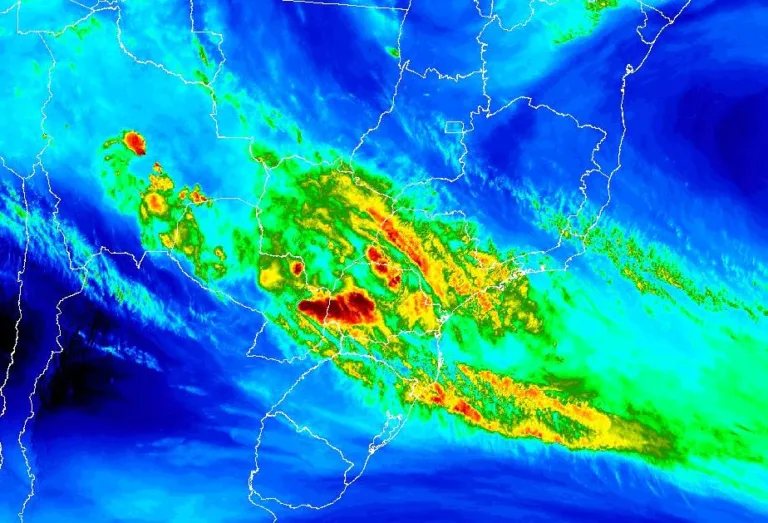 Frente fria no Paraná traz nebulosidade e chuvas