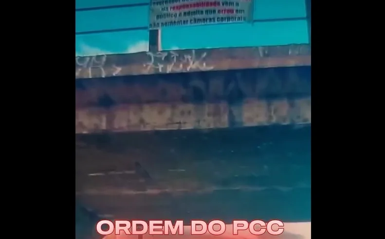 Faixas contra polícia repercutem e vídeos culpam PCC