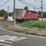 Moradores acusam infrações e sujeira com caminhões