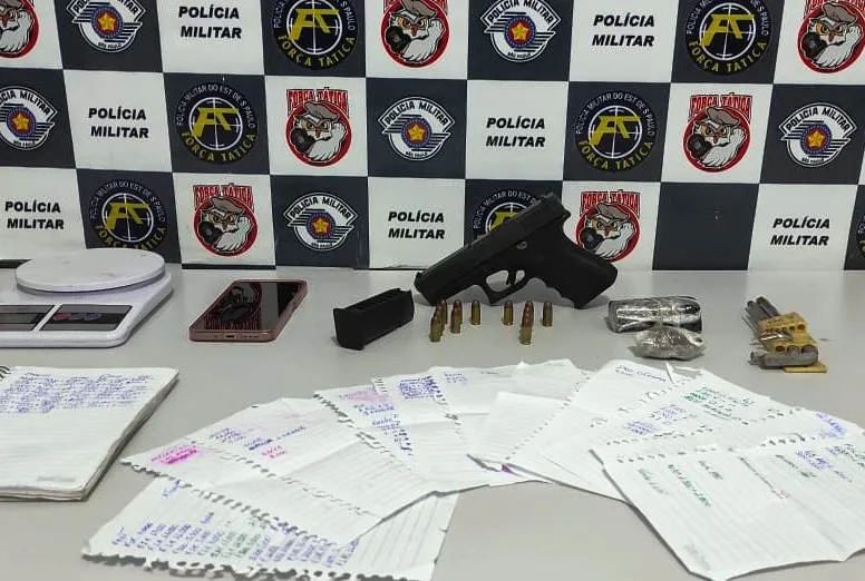 Policiais prendem funileiro com pistola e drogas na zona sul