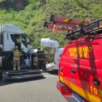 Câmera em carreta registra colisões com mortes na BR-116 em MG