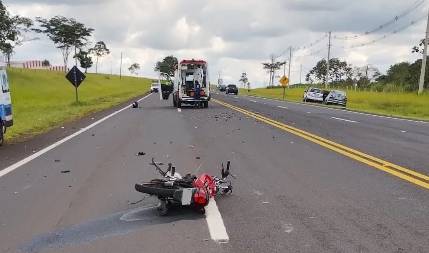 Acidente tem morte de jovem após manobra brusca na SP-294