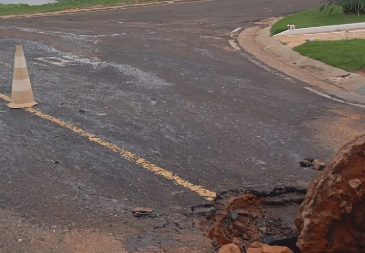 RIC Ambiental troca bomba e resolve vazamento de esgoto