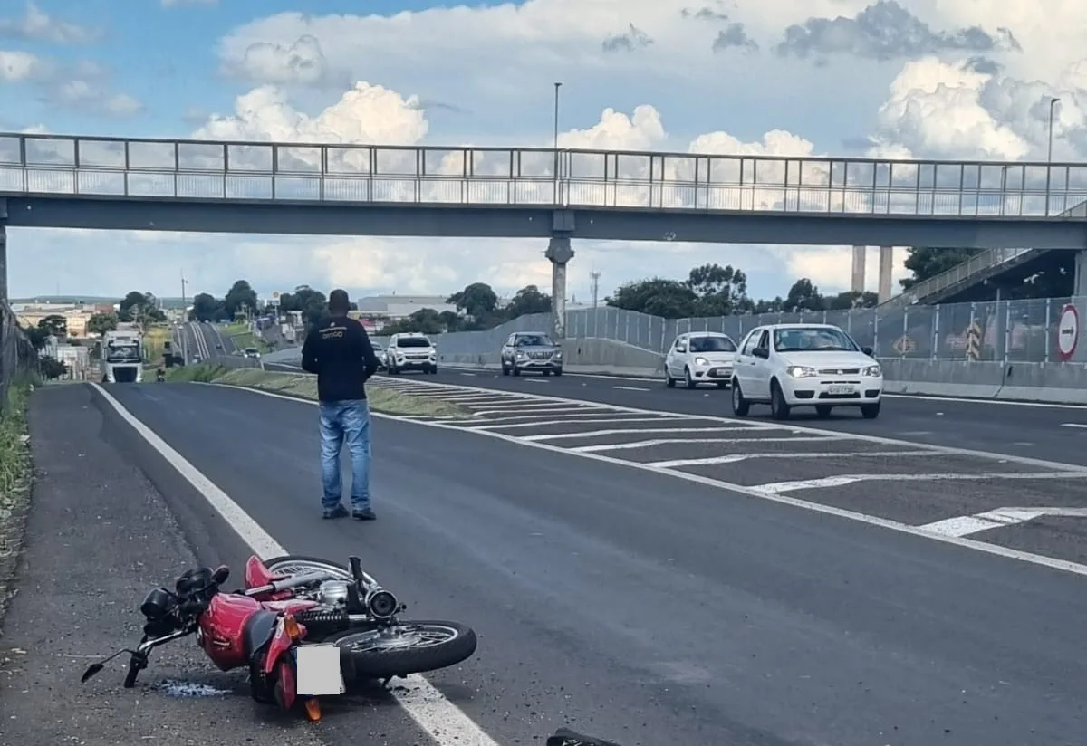 Motociclista morre no Contorno em colisão e atropelamento