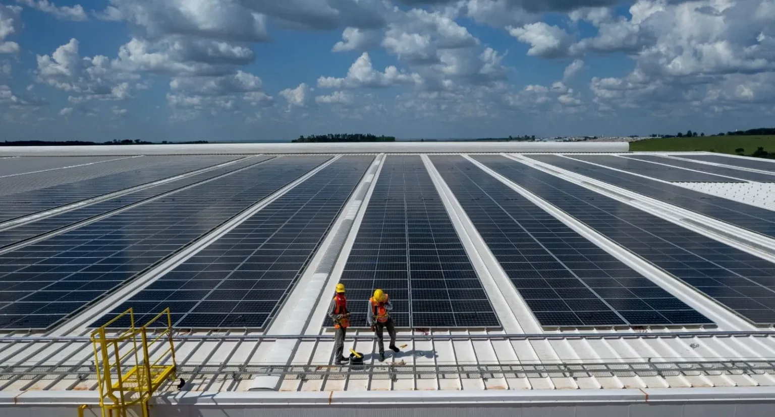 Jacto repercute com maior usina fotovoltaica de cobertura no país Jacto repercute com maior usina fotovoltaica de cobertura no país