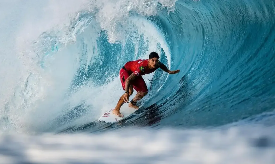 Gabriel Medina está fora da temporada 2025 após lesão