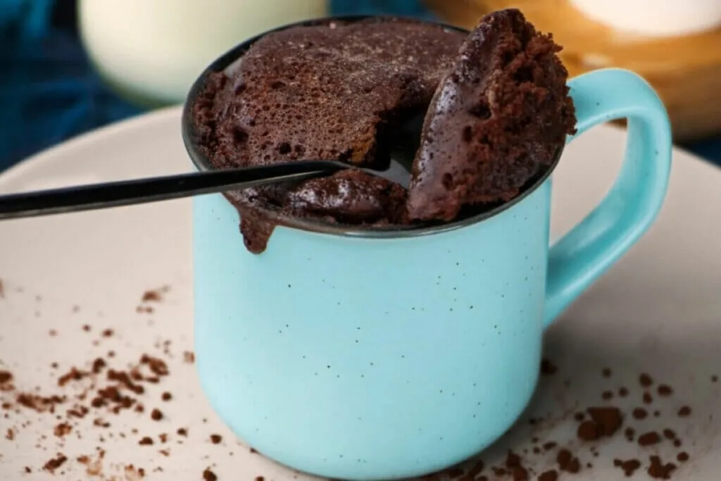 7 receitas práticas de bolo de caneca fit