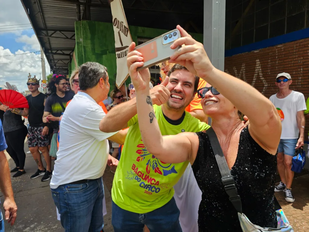 Bagunça do Circo movimenta centro com blocos e cores e divulga baile