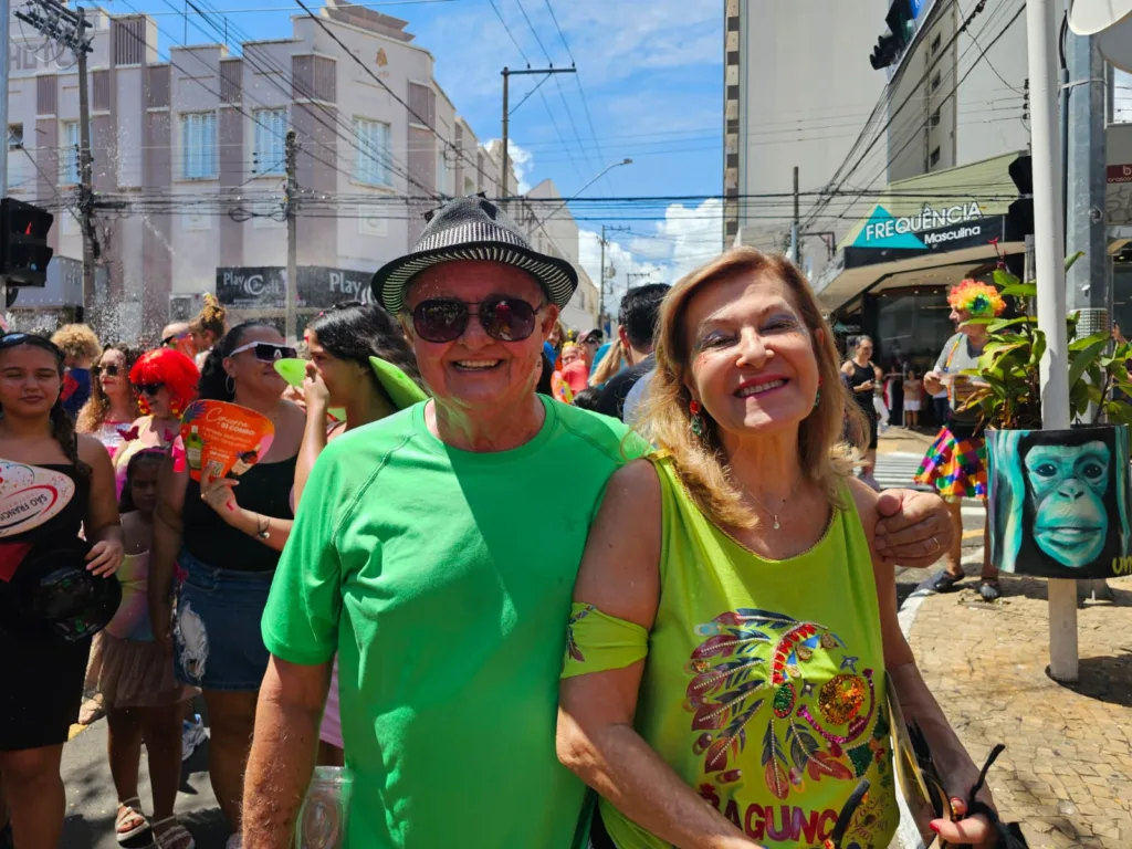 Bagunça do Circo movimenta centro com foliões de todas as idades