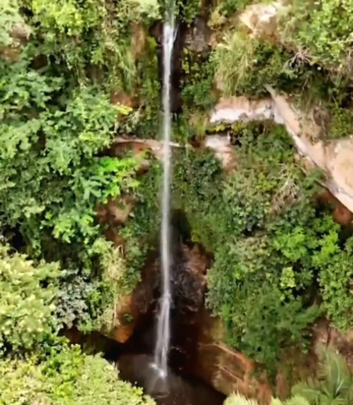 Ambientalistas celebram cachoeira limpa após caso de poluição em Marília