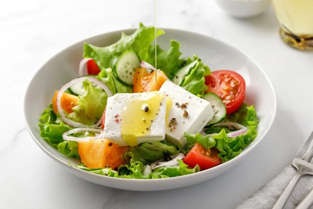 7 receitas de saladas leves e nutritivas para o jantar