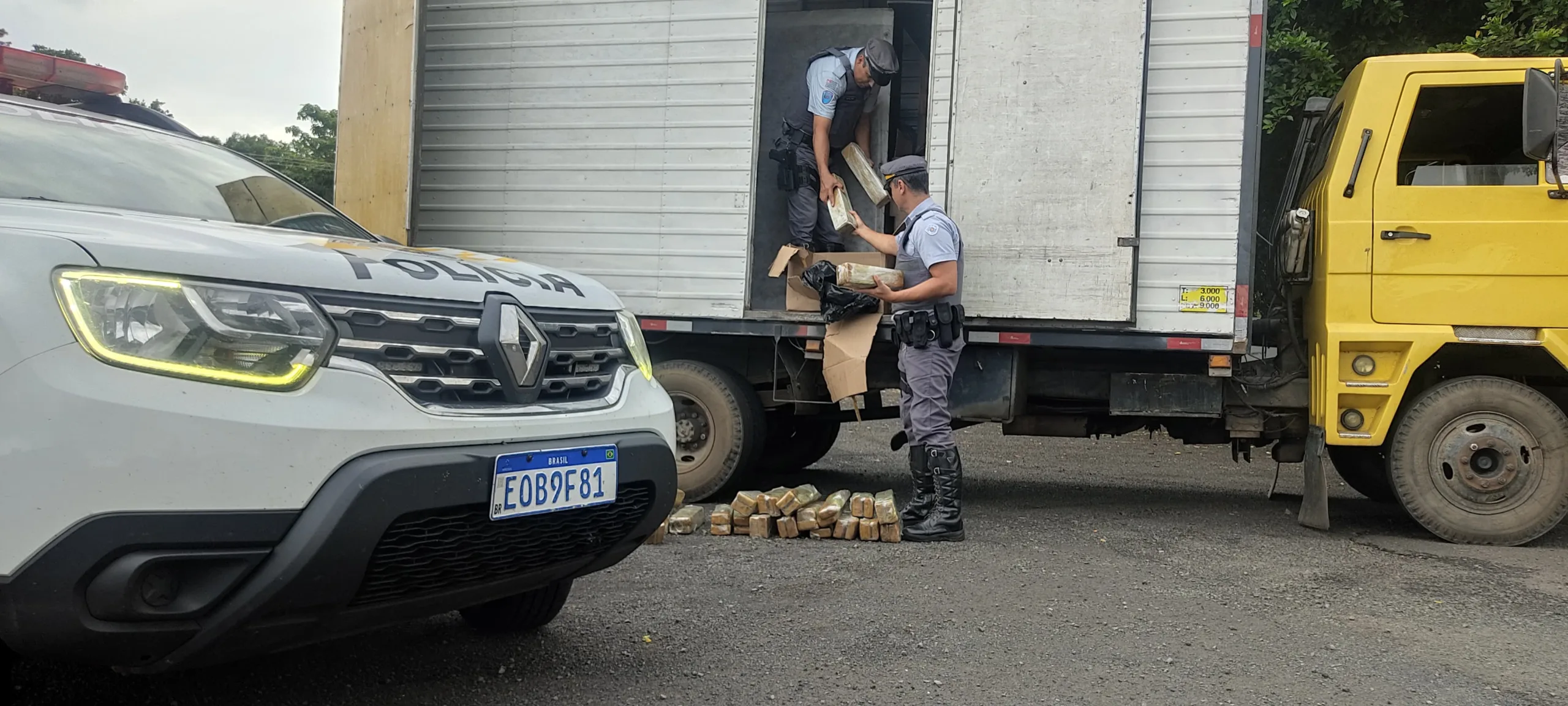 Policiais apreendem 440kg de drogas em rodovia de Assis