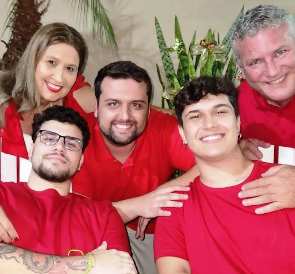 Jovem referência contra leucemia agora é advogado