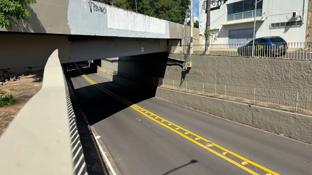 Pintura e sinalização vão afetar trânsito em viaduto da rua Bahia