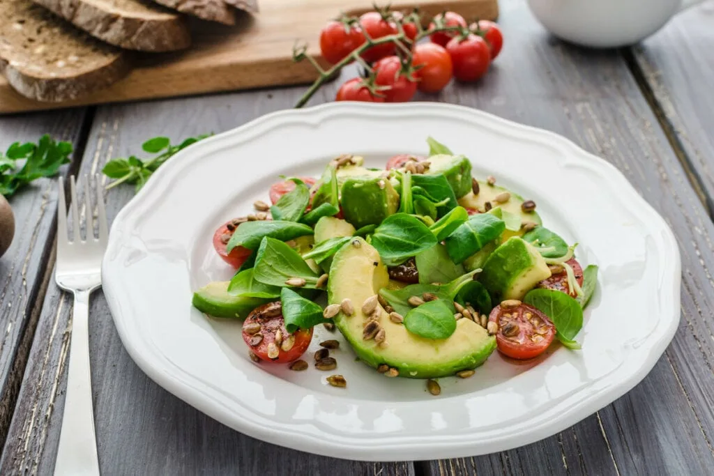 6 receitas de saladas nutritivas para saciar a fome