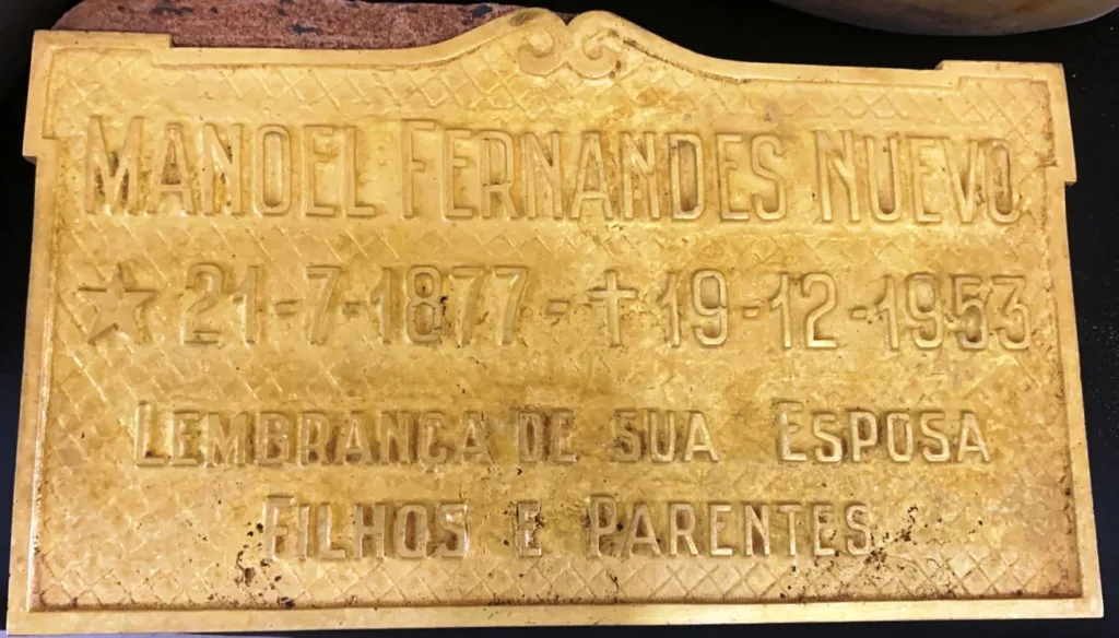 Prisão resgata placa de 70 anos e memórias de famílias em cemitério