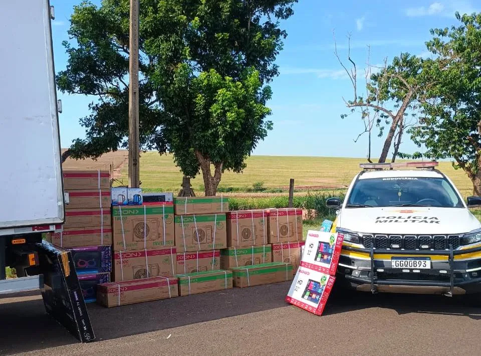 Fiscalização em rodovia apreende carga de TVs e ares-condicionados