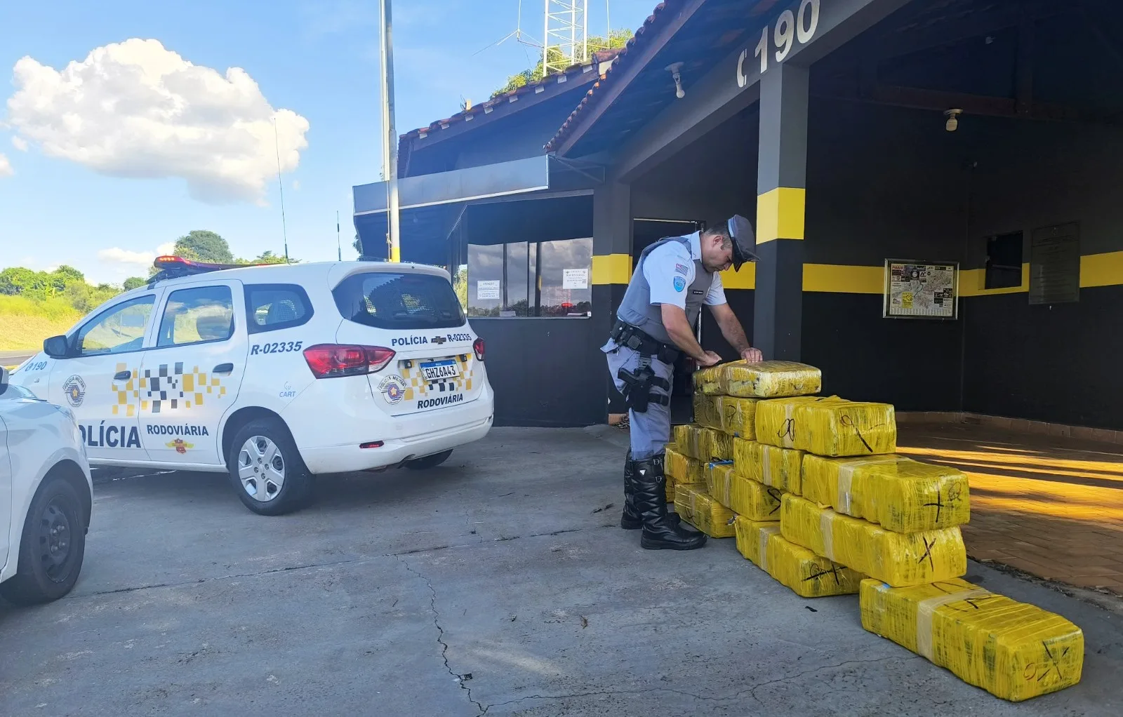 Fiscalização na Raposo apreende 247kg de maconha e haxixe