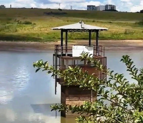 Cascata enfrenta seca sem previsão de limpeza ou recuperação