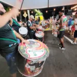 Carna Esmeralda embala com samba raiz e terá noite de brasilidades