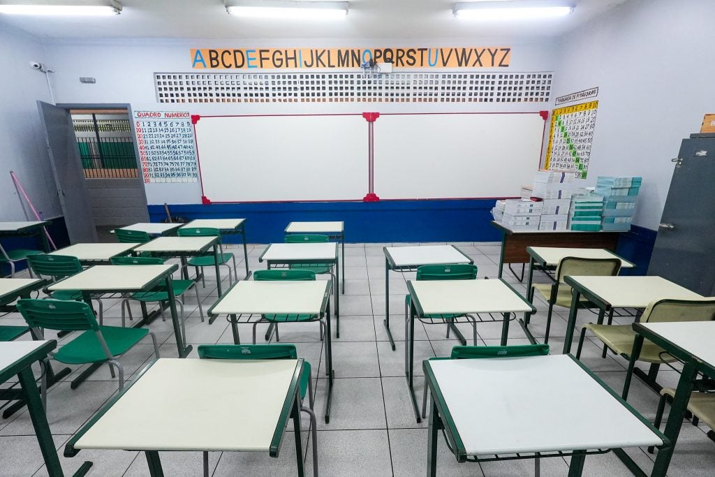Estado derruba liminar e contrata para escolas cívico-militares;