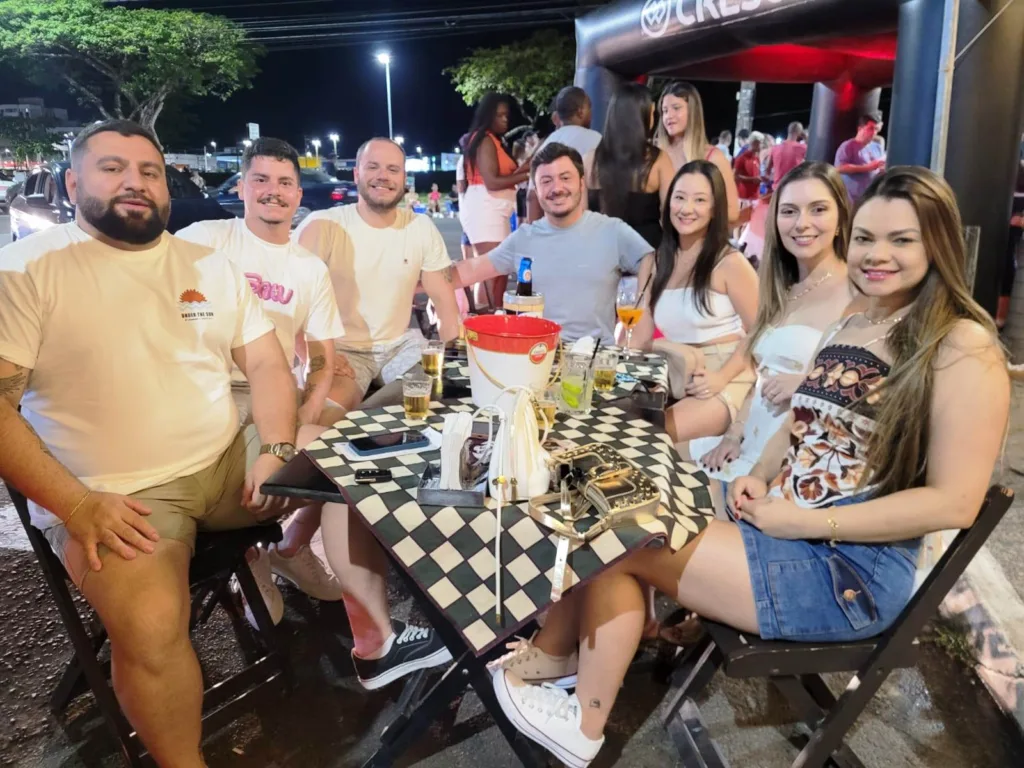 Carna Esmeralda embala com samba raiz e terá noite de brasilidades